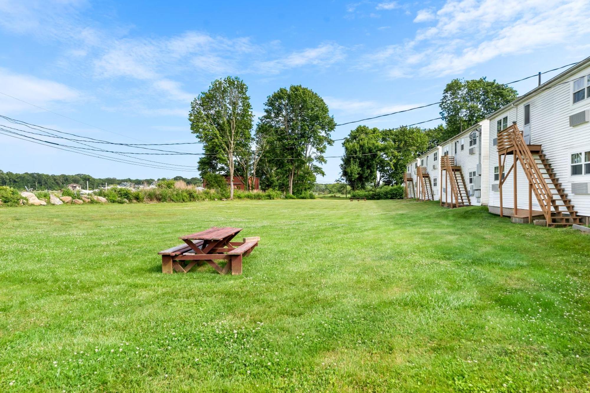 Americas Best Value Inn Stonington Mystic Esterno foto