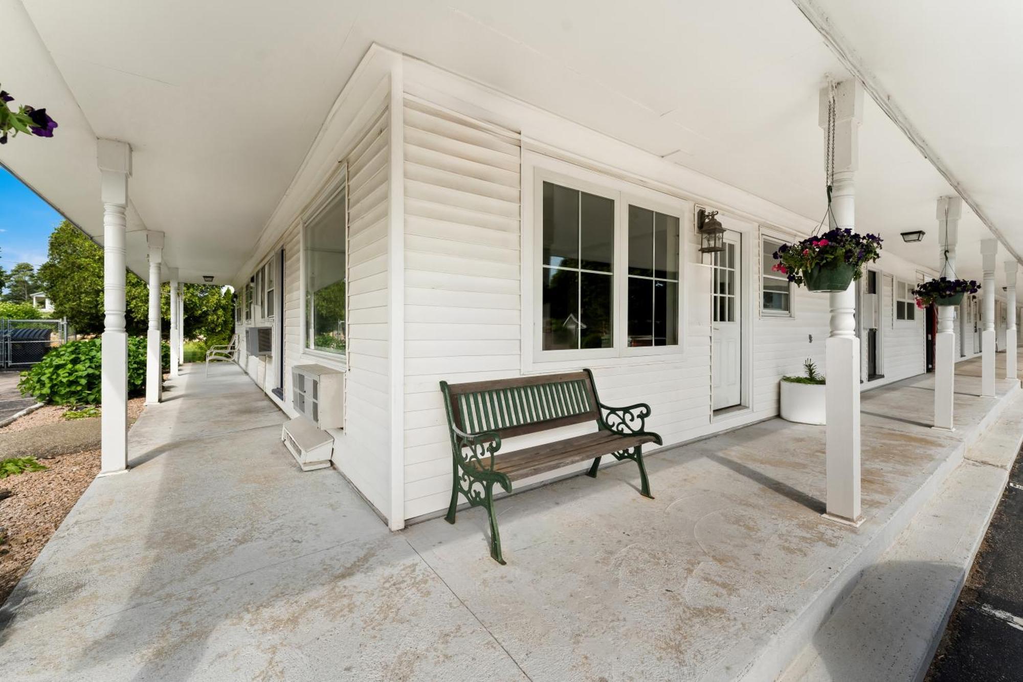 Americas Best Value Inn Stonington Mystic Esterno foto